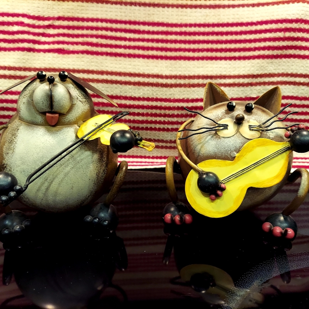 Charming Dog & Cat Minstrel Sculptures 🎻🐶🐱